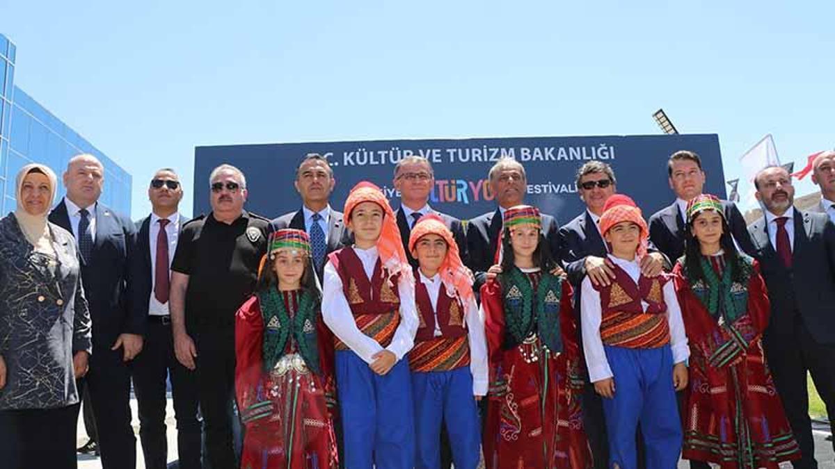 Urartu'nun Başkentinde Kültür Köprüsü: 10. Durak Van Kültür Yolu Festivali Başladı