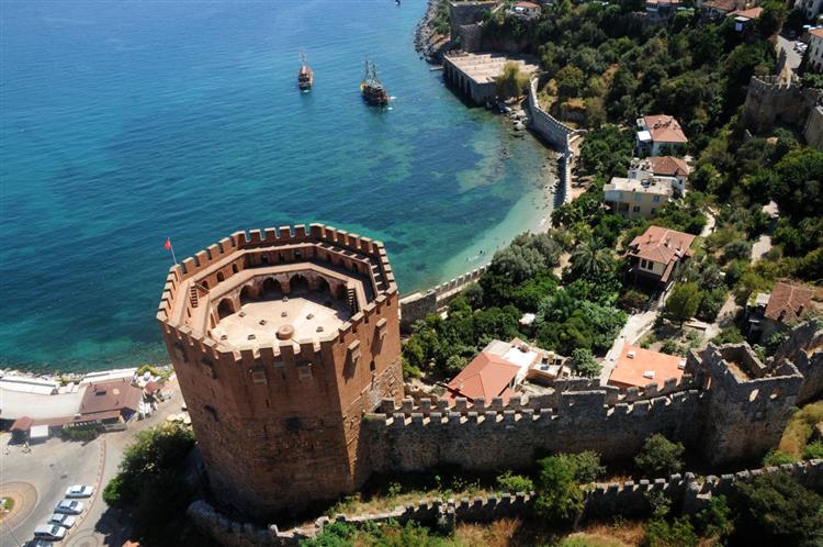 Alanya Kalesi ve Kızılkule: Selçuklu Akdeniz Mimarisi ve Deniz Savunması